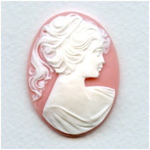^Cameo Girl in a Ponytail White on Angel Skin 40x30mm