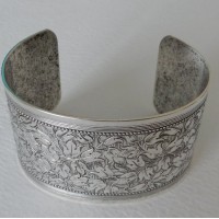 Floral Embossed Oxidized Silver Cuff 37mm (1)