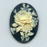 ^Flower Bouquet Cameo Ivory on Jet 40x30mm (1)