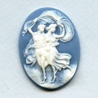 ^Cameo White on Blue Dancing Lovers 40x30mm (1)