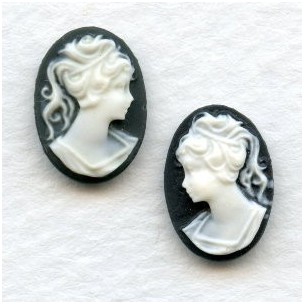 Girl in Ponytail Cameo White on Jet 14x10mm (3 sets)