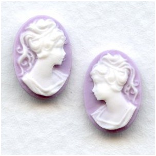 ^Girl in Ponytail Cameo White on Lilac 14x10mm