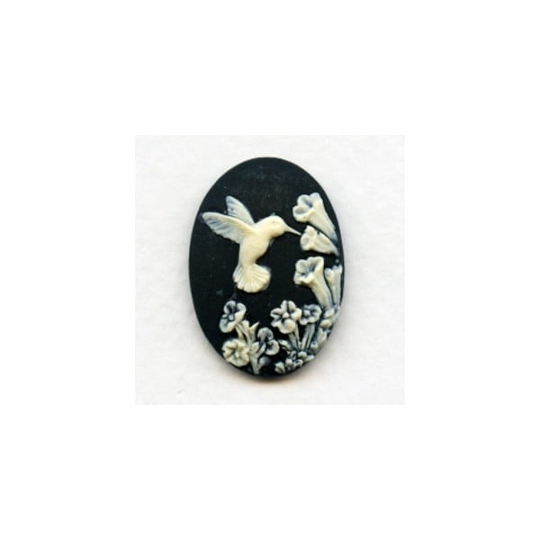 Hummingbird Cameo 25x18mm Ivory on Black (3)