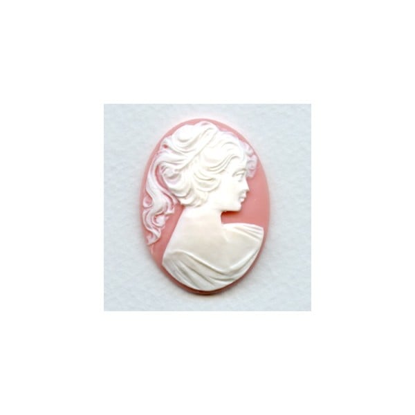 ^Cameo Girl in a Ponytail White on Angel Skin 40x30mm