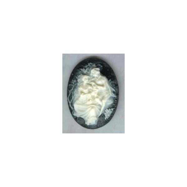 ^Cameo Serenade Ivory on Black 40x30mm